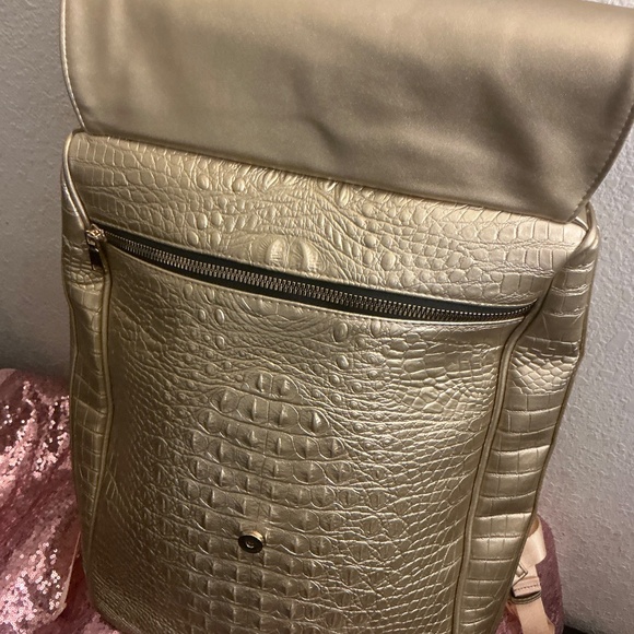 Tote & Carry Gold Backpack - Picture 4 of 6